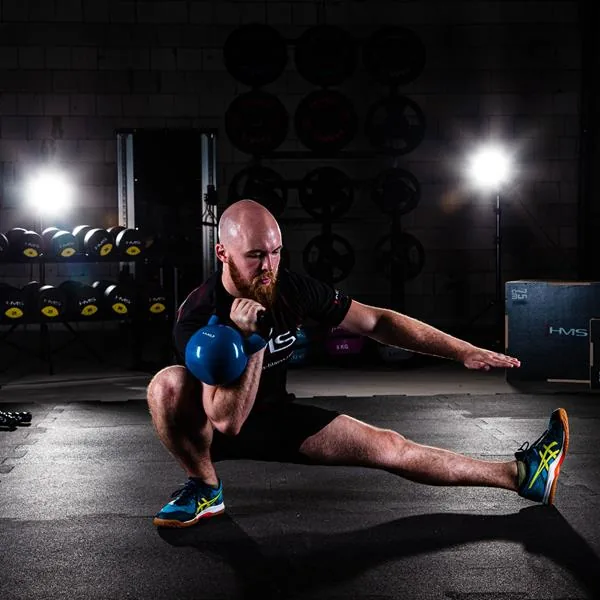 KNV04 BLUE KETTLEBELL ŻELIWNY POKRYTY WINYLEM HMS 6 KETTLEBELL ŻELIWNY POKRYTY WINYLEM NIEBIESKI